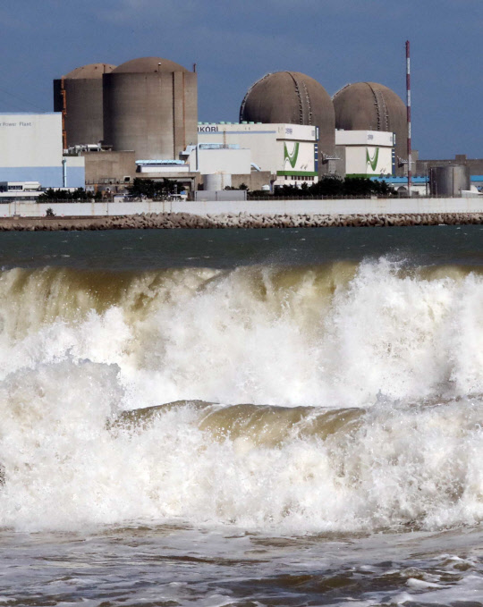 부산시 기장군 고리원자력발전소 전경으로 영화 '판도라'와는 무관하다.  연합뉴스